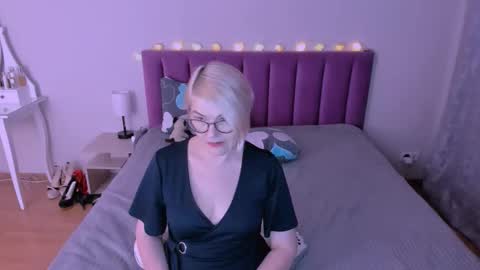 Sabrina MacMarren online show from February 11, 4:19 pm