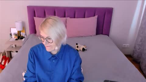 Sabrina MacMarren online show from November 21, 10:39 am