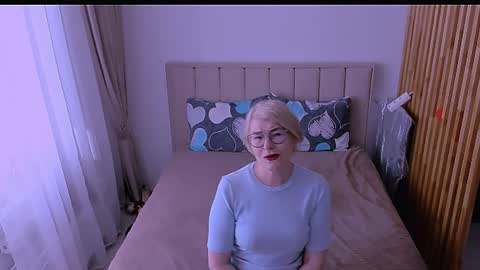 Sabrina MacMarren online show from April 9, 6:30 am