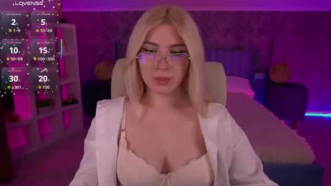 Sabrina online show from May 30, 7:17 am