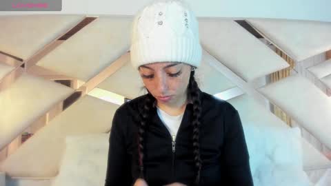 Snapshot of sadashi_moon chatting on February 24, 12:38 am online show from February 24, 12:38 am