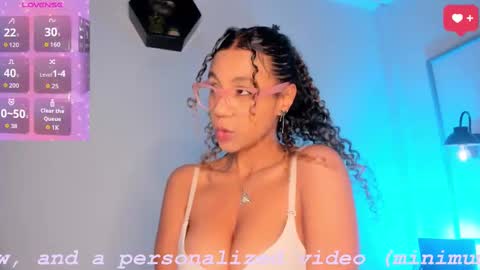 Snapshot of sade_jackson1 chatting on September 19, 4:22 am Sophie online show from September 19, 4:22 am