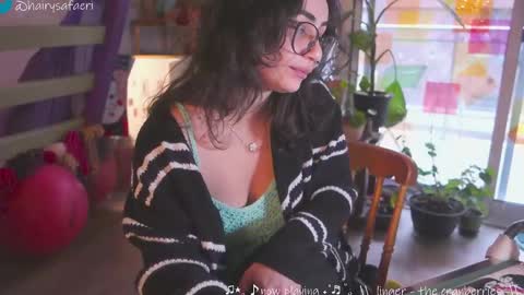 Snapshot of safaeri chatting on December 17, 4:22 pm Safa online show from December 17, 4:22 pm
