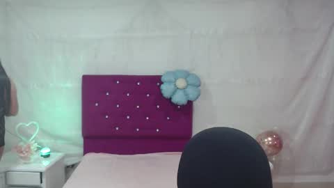 Snapshot of saharajonson chatting on October 17, 4:48 am saharajonson online show from October 17, 4:48 am
