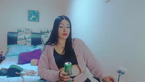 Snapshot of sahotlove1 chatting on December 6, 3:19 am Karina online show from December 6, 3:19 am