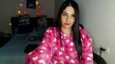 Snapshot of sahotlove1 chatting on December 31, 5:11 am Karina online show from December 31, 5:11 am