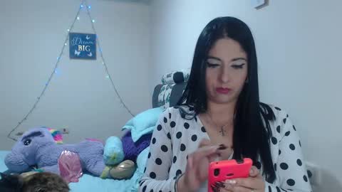 Snapshot of sahotlove1 chatting on December 9, 11:45 pm Karina online show from December 9, 11:45 pm