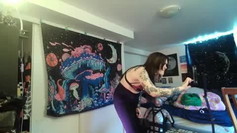 salemsslut online show from February 14, 2:54 pm