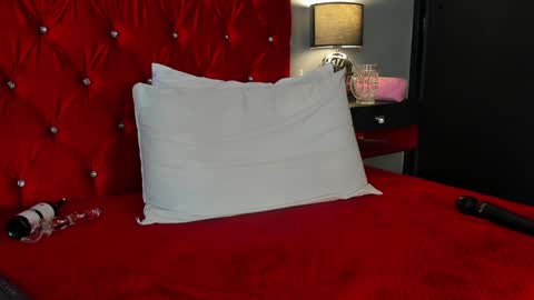 Snapshot of salome_villas_ chatting on December 5, 10:34 pm SALOME online show from December 5, 10:34 pm