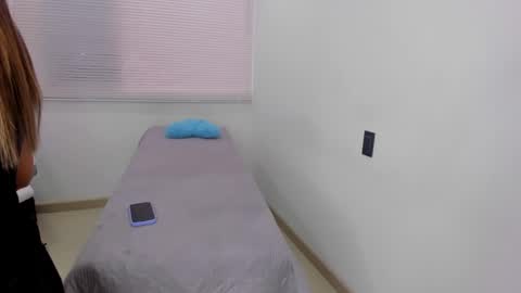 Snapshot of salommecruz01 chatting on February 2, 10:17 pm Salomme Cruz online show from February 2, 10:17 pm