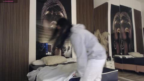 SAM MANSON online show from April 10, 12:11 pm