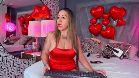 Snapshot of samantamaturehot chatting on February 17, 8:16 pm Samanta... online show from February 17, 8:16 pm