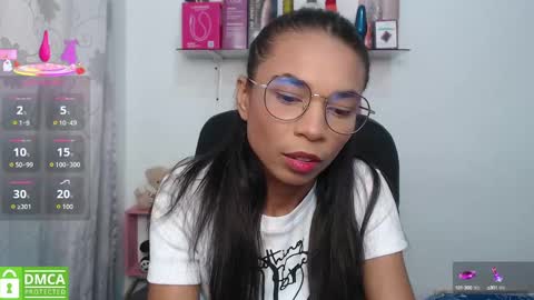 Snapshot of samanthaa_queen chatting on October 2, 1:27 pm sam online show from October 2, 1:27 pm