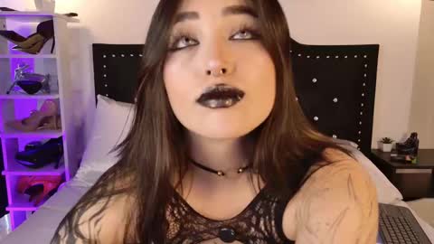 IGSamanthaGrant 10 online show from November 18, 2:40 pm