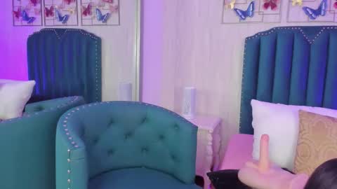Snapshot of samara_warren chatting on September 15, 12:02 pm Samara Warren online show from September 15, 12:02 pm