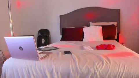 Yaya online show from December 13, 11:10 pm