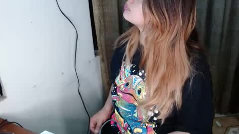 Snapshot of samatha_squirts chatting on October 7, 1:32 am samatha_squirts online show from October 7, 1:32 am