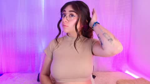 Snapshot of samii_evans chatting on February 7, 7:59 pm samii evans  online show from February 7, 7:59 pm