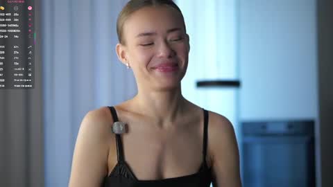 Vivienne online show from June 23, 3:26 am