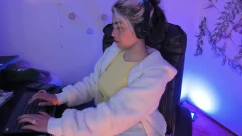   online show from February 8, 4:14 am