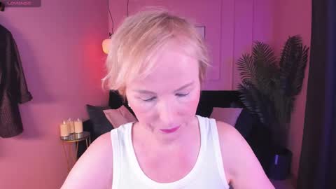 Snapshot of sandra_kind chatting on January 26, 5:56 am Sandra online show from January 26, 5:56 am