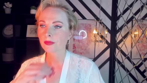 Snapshot of sandra_kind chatting on February 24, 5:41 am Sandra online show from February 24, 5:41 am