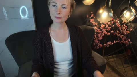 Snapshot of sandra_kind chatting on January 25, 6:45 am Sandra online show from January 25, 6:45 am
