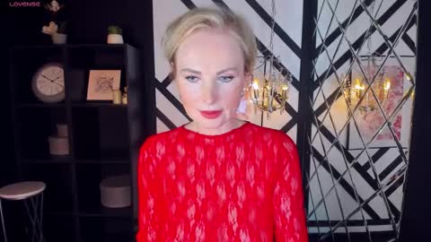 Snapshot of sandra_kind chatting on February 10, 5:47 am Sandra online show from February 10, 5:47 am