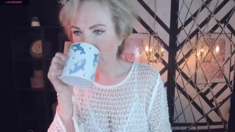 Snapshot of sandra_kind chatting on March 9, 5:22 am Sandra online show from March 9, 5:22 am