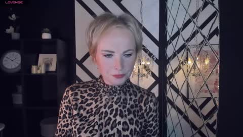 Snapshot of sandra_kind chatting on February 12, 5:37 am Sandra online show from February 12, 5:37 am