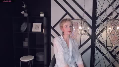 Snapshot of sandra_kind chatting on February 4, 5:21 am Sandra online show from February 4, 5:21 am
