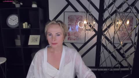 Snapshot of sandra_kind chatting on January 29, 5:51 am Sandra online show from January 29, 5:51 am