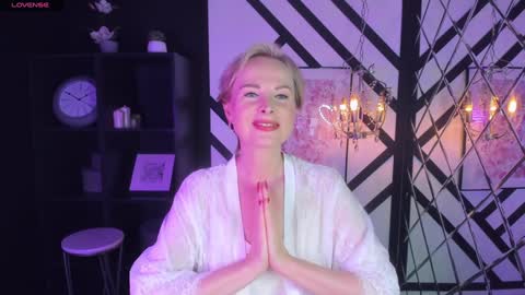 Snapshot of sandra_kind chatting on January 30, 5:09 am Sandra online show from January 30, 5:09 am