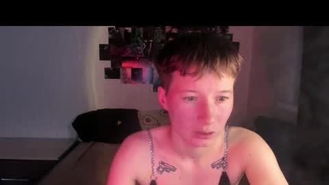 Snapshot of sandraa_a chatting on October 16, 5:37 pm sandraa_a online show from October 16, 5:37 pm