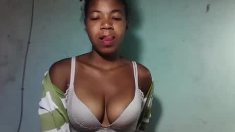 sanyah0123 online show from December 19, 5:10 am