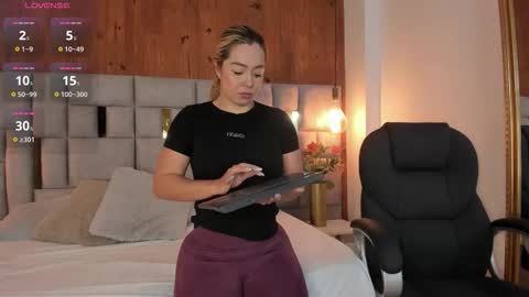 Snapshot of saori_newman chatting on October 13, 11:57 am Saori online show from October 13, 11:57 am