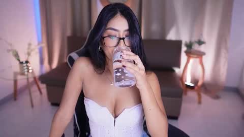 Snapshot of sara_albrecht chatting on February 25, 12:27 pm Sara online show from February 25, 12:27 pm