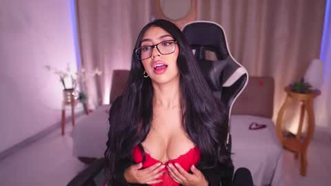 Snapshot of sara_albrecht chatting on February 14, 12:47 pm Sara online show from February 14, 12:47 pm