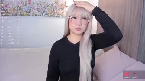 Sara  new account  give me thomb up  Follow me   help me reach 15k followers again   online show from November 4, 11:43 pm