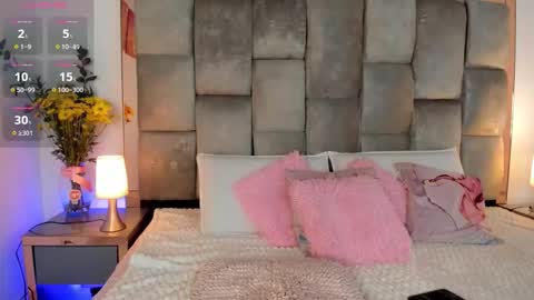   online show from November 8, 12:10 pm