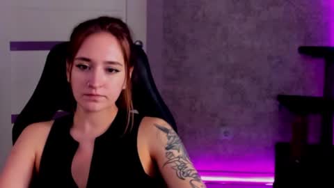 Sara online show from March 5, 9:43 pm