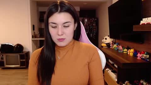 Snapshot of sara_sunrise_ chatting on December 13, 7:53 pm Sara online show from December 13, 7:53 pm