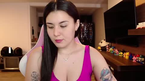 Snapshot of sara_sunrise_ chatting on December 17, 6:31 pm Sara online show from December 17, 6:31 pm