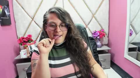 sara_thonson_ online show from January 13, 2:43 pm