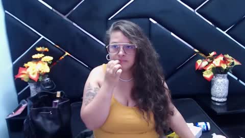 sara_thonson_ online show from February 11, 3:08 am