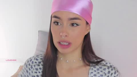 Sara online show from December 4, 3:32 pm