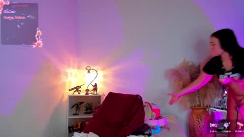 Snapshot of sarah_bali chatting on December 21, 3:36 am Sarah Valkiria IG Sar lanister online show from December 21, 3:36 am