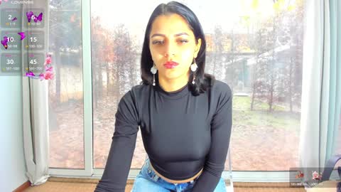 Snapshot of sarah_blake_ chatting on December 11, 8:26 am Sara online show from December 11, 8:26 am