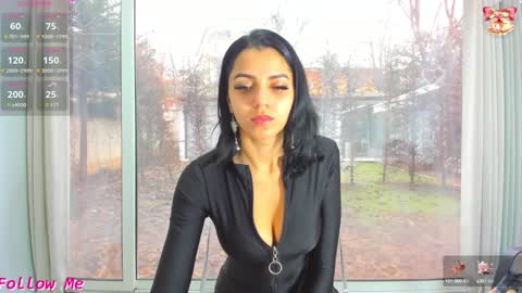 Snapshot of sarah_blake_ chatting on December 29, 8:33 am Sara online show from December 29, 8:33 am