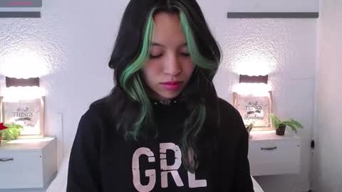 Sarah online show from February 9, 1:57 pm